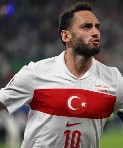 Transferde Şok Gelişme: Çalhanoğlu Fenerbahçe Yolunda Mı?