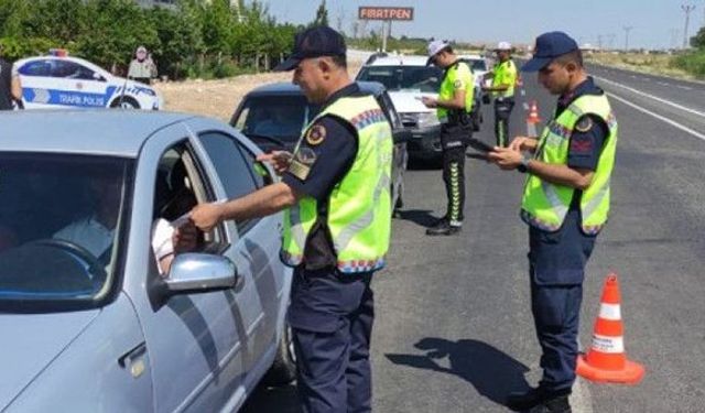 Akçakale’de jandarma şüphe üzerine durdurdu: Çalıntı çıktı