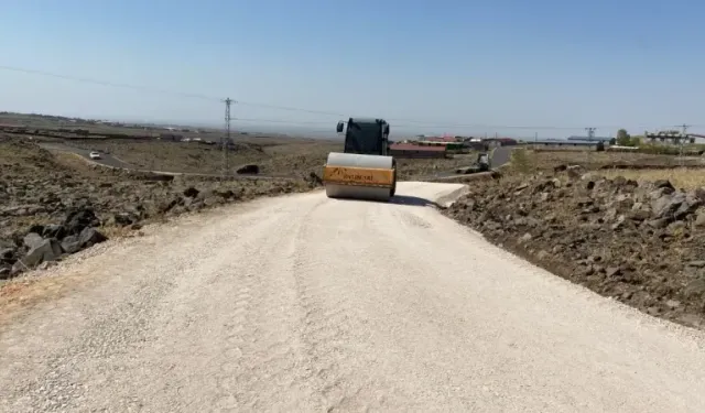 Siverek kırsalında yol yapım çalışmaları sürüyor!