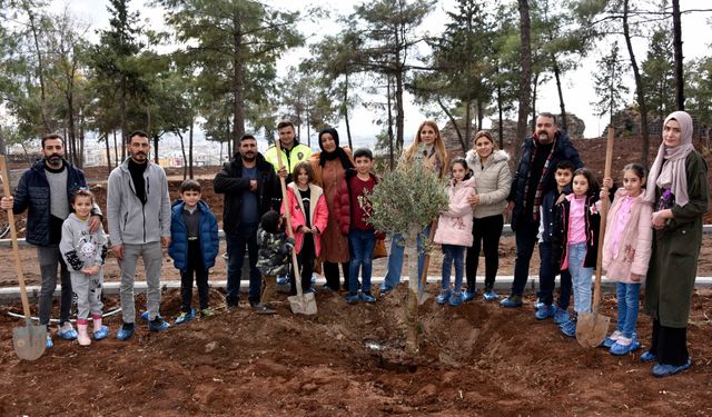 Öğretmen, Öğrenci ve Veliler Siverek Kalesinde Ağaç Dikti