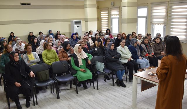 Siverek'te anne ve anne adaylarına belediyeden seminer