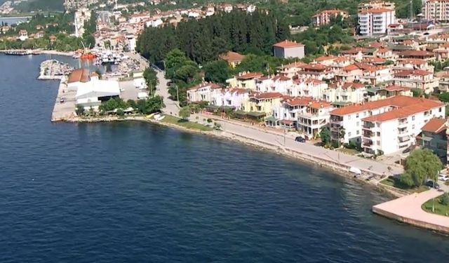 Çeşme, Bodrum ve Alaçatı'da fiyatlar yükselince tatilcilerin akın ettiği şehir