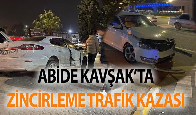 Şanlıurfa Abide Kavşak’ta Maddi Hasarlı Trafik Kazası