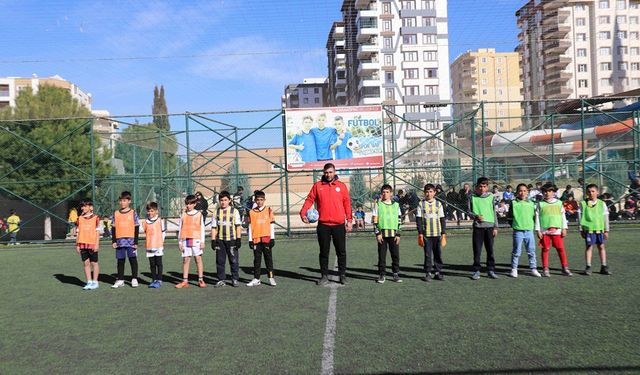 Karaköprü'de Çocuklar Futbol Turnuvasında Kaynaşıyor