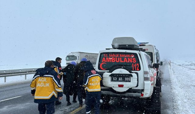 Yolda Kalan hastalara paletli Ambulans ile ulaşıldı