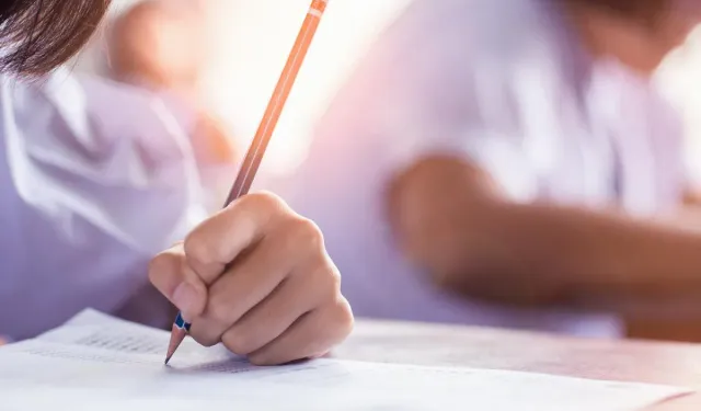 27 Nisan Bursluluk Sınavı İptal Mi, 2025 İOKBS Var Mı Yok Mu, Ertelendi Mi, Saat Kaçta?