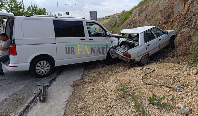 Karaköprü’de Panelvan İle Otomobil Çarpıştı!