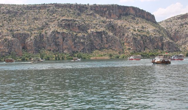Şanlıurfa’da ilçesinde Turizm Patlaması: Tekne Yoğunluğu Yaşanıyor
