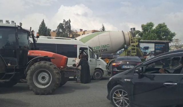 Şanlıurfa Birecik’te Minibüs İle Otomobil Çarpıştı!