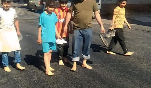 Şanlıurfa Suruç’ta Vatandaşlar Asfaltın Üstünde Çıplak Ayakla Yürüdü: Bakın Sebebi Neymiş?