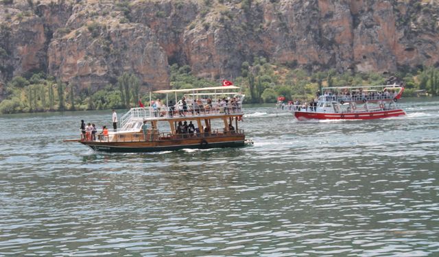 Gören Büyüleniyor!  Şanlıurfa'nın O İlçesi Kaynıyor