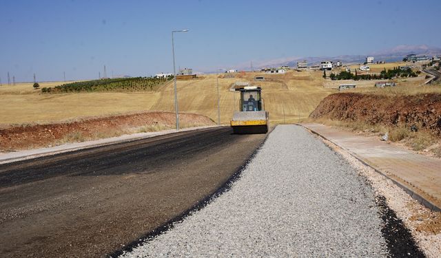 Kahta Belediyesinden Asfalt Mesaisi: İlçe Genelinde Hummalı Çalışma
