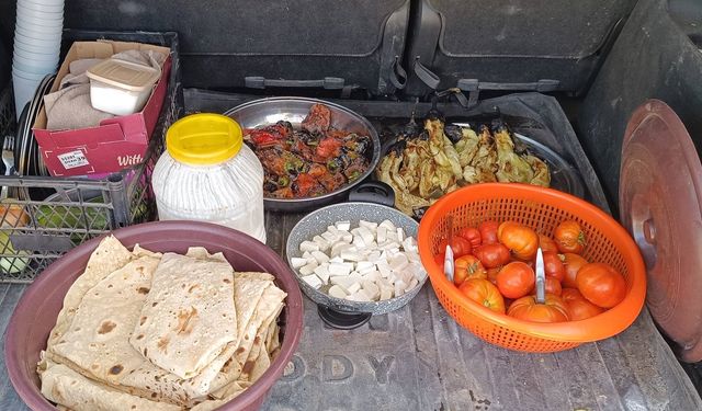 Kavurucu Sıcağa Meydan Okuyan Ekmek ve Fıstık Hikayesi