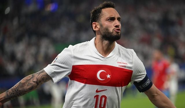 Kaptan Hakan Çalhanoğlu Türk Milletinden Özür Diledi