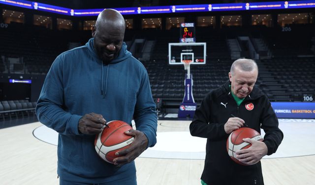 Cumhurbaşkanı Erdoğan ve NBA efsanesi Shaquille O’Neal ile Sahaya İndi