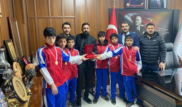 Viranşehir’de Voleybol Gururu: Okullardan Çifte Başarı