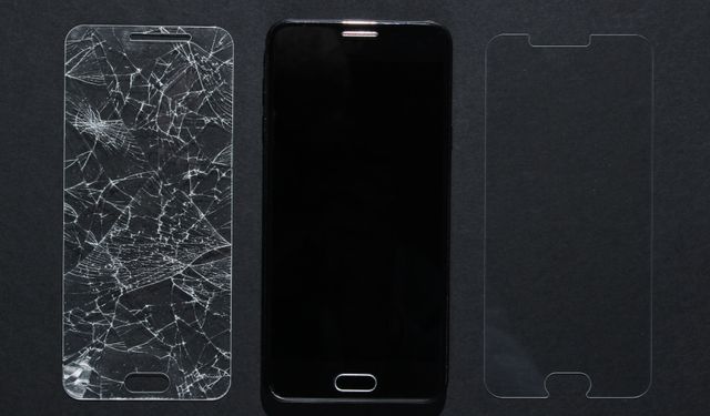 Bir Cam 4 Bin Lira Kurtarır mı? Telefon Ekranlarında Görünmeyen Büyük Risk