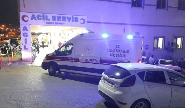 Karaköprü'de Motosiklet Yayaya Çarptı: 2 Kişi Hastaneye Kaldırıldı