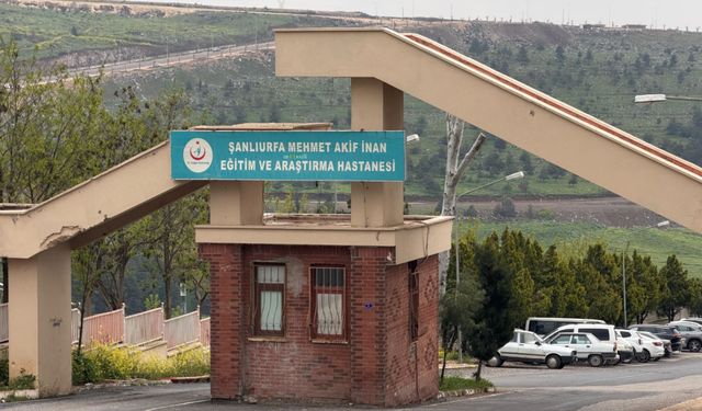 Karaköprü'de Motosiklet Yayaya Çarptı: 2 Çocuk Yaralandı