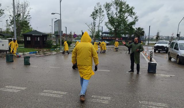 Şiddetli Fırtına Birecik’i Yıktı: Ekipler Seferber Oldu
