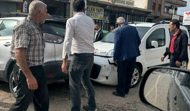 Şanlıurfa Çarşı Merkezinde Korkutan Çarpışma: Şans Eseri Facia Önledi!