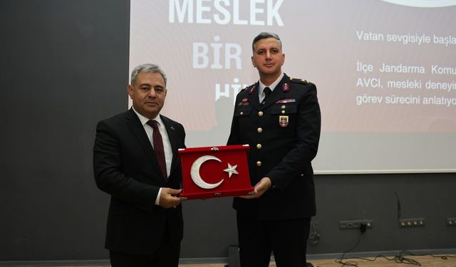 Akçakale’de Öğrenciler Jandarma Komutanı Çağlar Avcı ile Buluştu