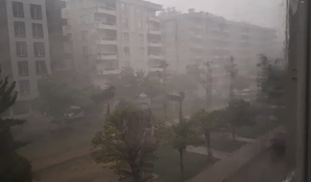 Birecik’te Yoğun Yağış Hayatı Felç Etti: Yaralılar Var