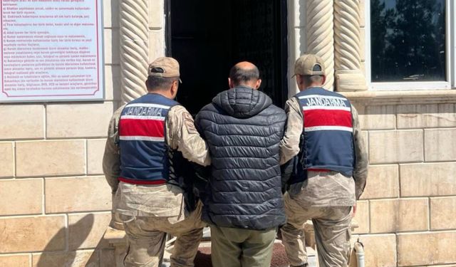 Jandarma Ekipleri Harekete Geçti: Firari Şahıs Karaköprü’de Yakalandı