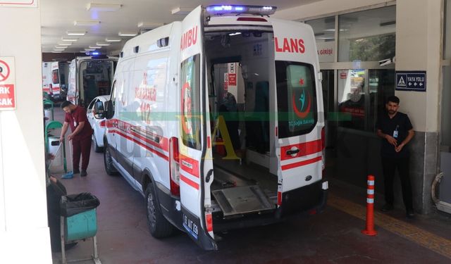 Şanlıurfa’da Aynı Noktada Yine Kaza: 2 Kişi Hastaneye Kaldırıldı!