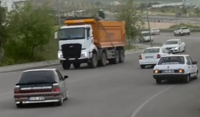 Şanlıurfa’da Trafikte Tehlikeli Anlar: Kamyonun Altına Girmekten Son Anda Kurtuldular
