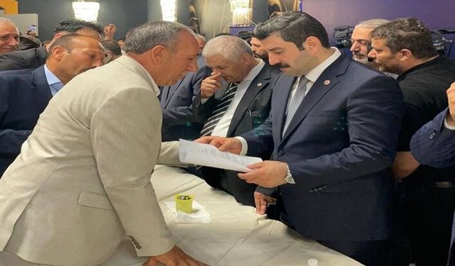 Suruç Kanaat Önderi Orhan Akaslan Belgeyi İbrahim Eyyüpoğlu’na Verdi