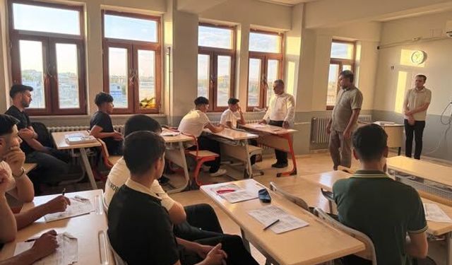 Viranşehir’de YKS Kampına Moral Ziyareti