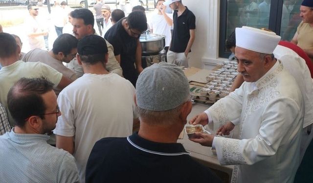 Karaköprü’de Cuma Sonrası Aşure Bereketi