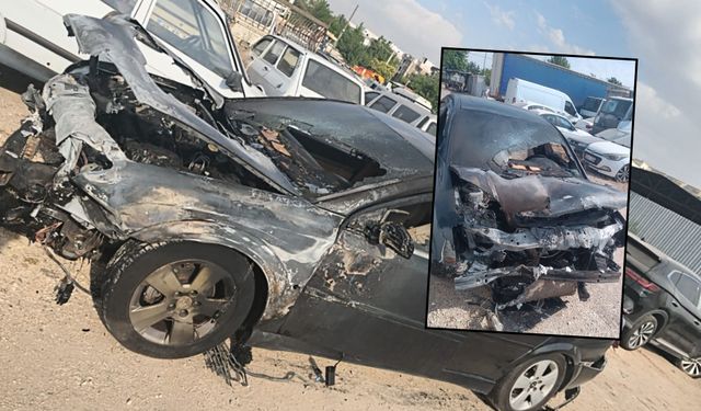 Abide Kavşağı’nda Bariyerlere Çarpan Otomobil Küle Döndü