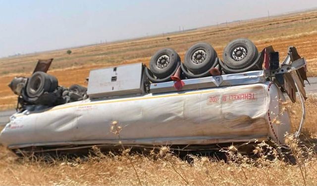 Akçakale–Ceylanpınar Yolunda Tanker Yan Yattı