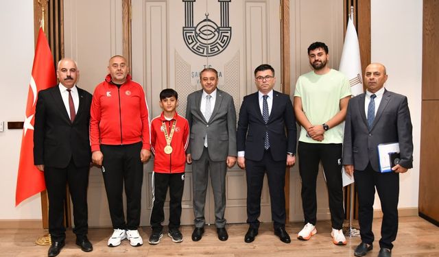 Vali Hasan Şıldak Milli Sporcu Şiyar Paylı'yı Kabul Etti