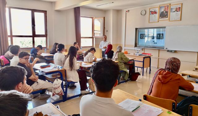 Viranşehir İlçe Milli Eğitim Müdürlüğünden YKS Kampı Ziyareti