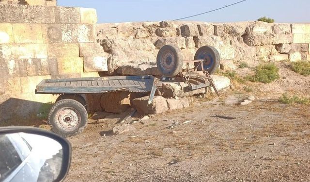 Harran'da Sıra Dışı Kaza: At Arabası Tarihi Sur Kapısına Çarptı