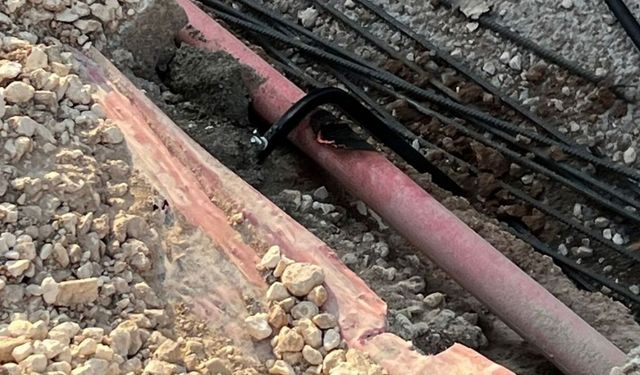 Karaköprü’de Kablo Hırsızlığı Girişimi Patlamayla Sonuçlandı: 4 Mahalle Elektriksiz Kaldı