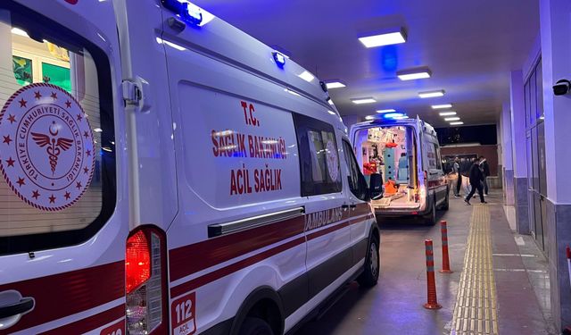 Karaköprü’deki Kavşakta Feci Kaza: Motosiklettekiler Metrelerce Savruldu