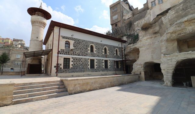 Birecik’in Tarihi Mirası: Mağara Camii Yüzyıllara Meydan Okuyor