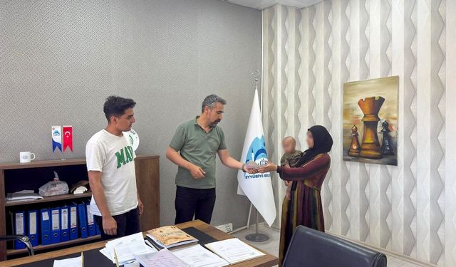 Şanlıurfa’da 20 Bin TL Bulan Öğrenci Parayı Sahibine Teslim Etti