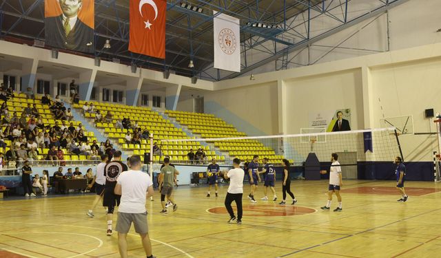 Siverek Belediyesi Öğretmenler Arası Turnuva Düzenledi