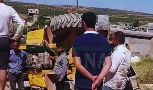 Suruç'ta Korkutan Olay: Devrilen Kepçe Vinç Yardımıyla Kaldırıldı