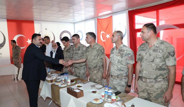 Viranşehir'de Tayini Çıkan Emniyet Müdürü ve Komutanlara Veda Yemeği