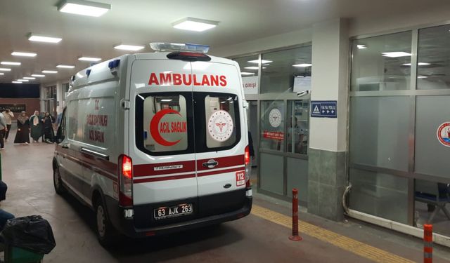 Eyyübiye'de Motosiklet Park Halindeki Araca Çarptı: 20 Yaşındaki Sürücü Yaralandı