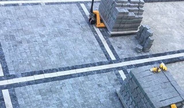MUHTELİF CADDE SOKAKLARDA 75000 M2 KİLİTLİ PARKE TAŞI DÖŞEME İŞİ