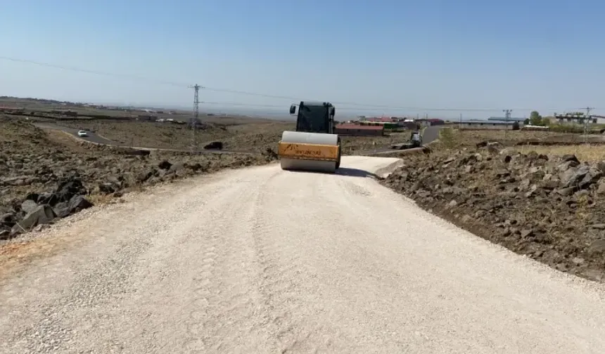 Siverek kırsalında yol yapım çalışmaları sürüyor!