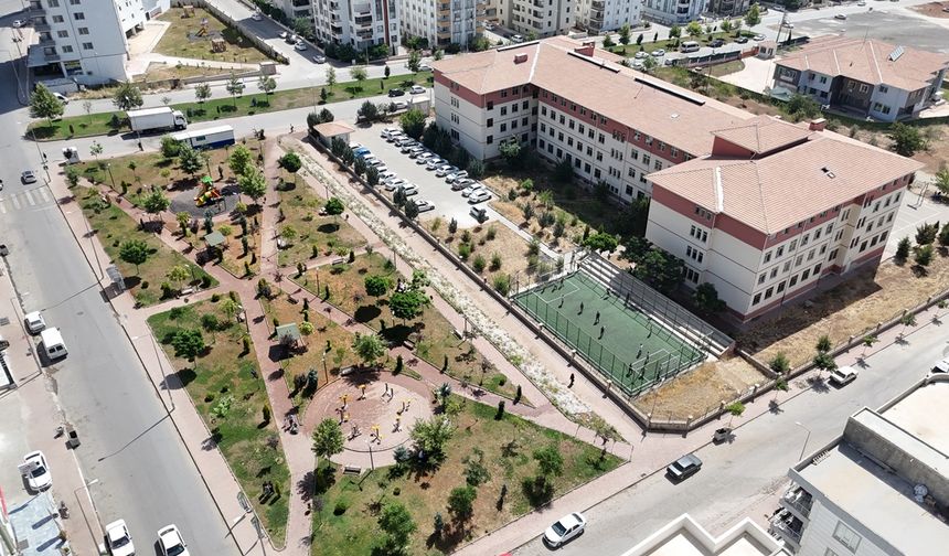 Karaköprü Belediyesi’nden Okullara Destek