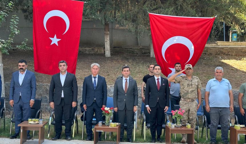 Bozova Kaymakamı Gençlerin Mezuniyet Sevincine Ortak Oldu